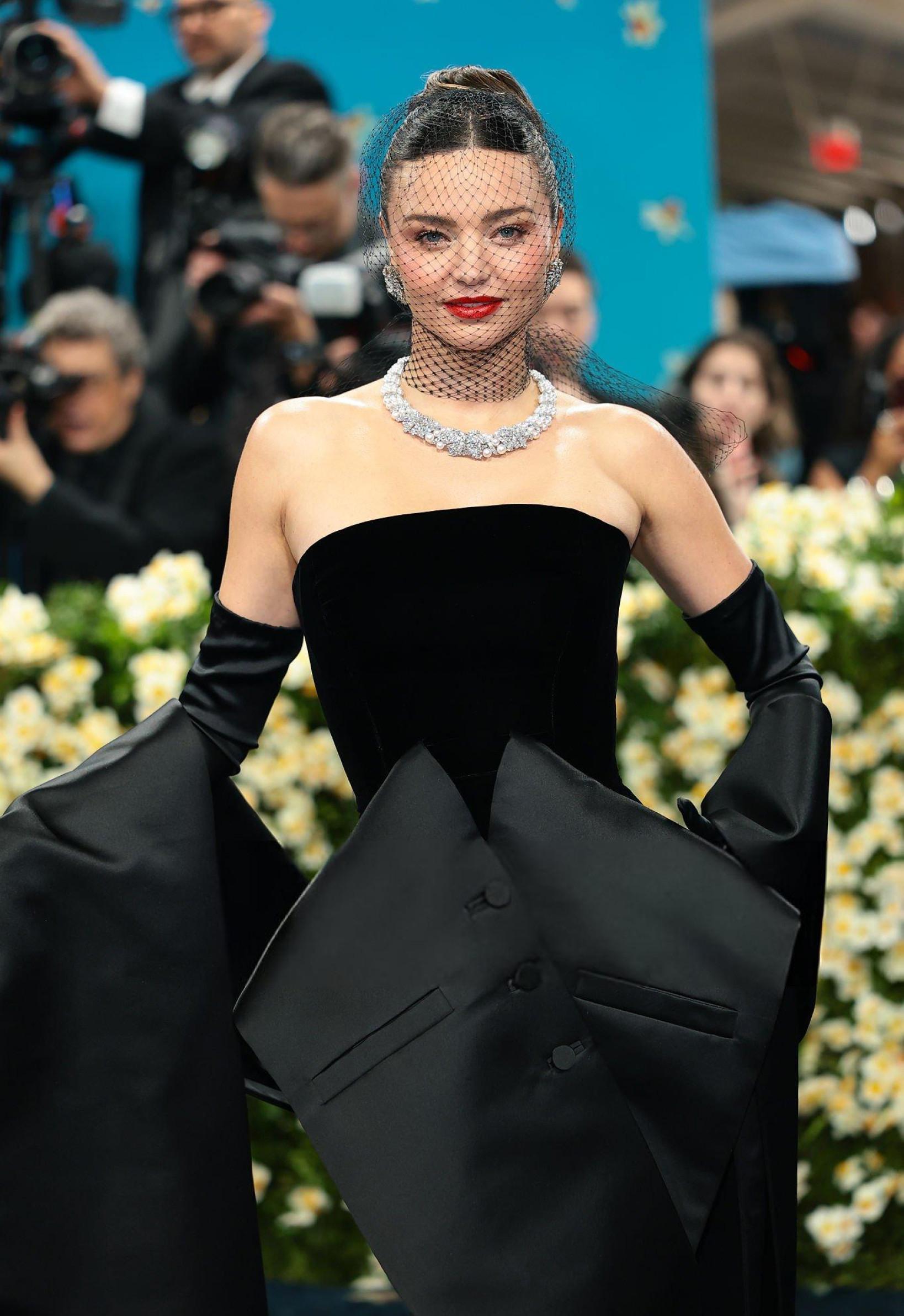 mirandakerr米兰达可儿和老公EvanSpiegel在纽约出席met