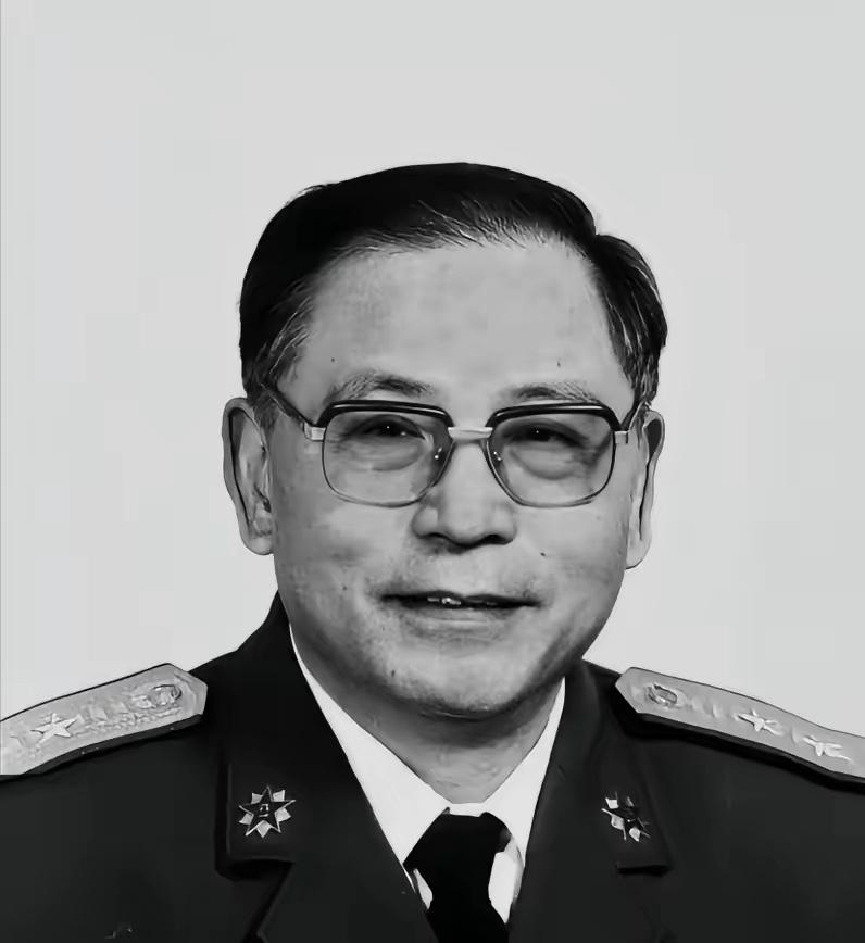 1950年，粟裕正在汇报工作，门突然被撞开。李克农冲进来，声音发颤：“粟裕同志，