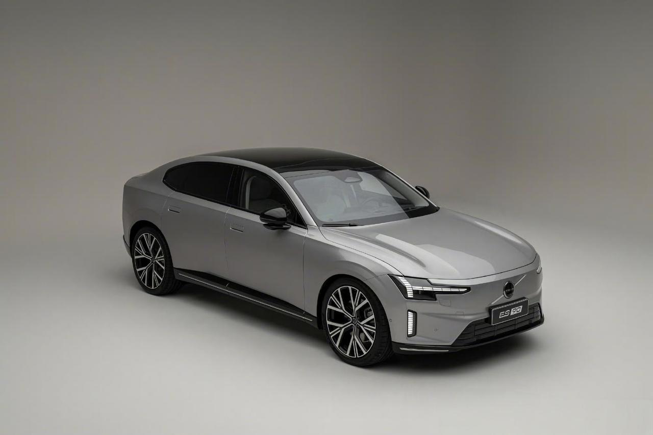 沃尔沃纯电双旗舰开启预售看上去ES90这车不错啊。车开多了，我越来越喜欢轿车