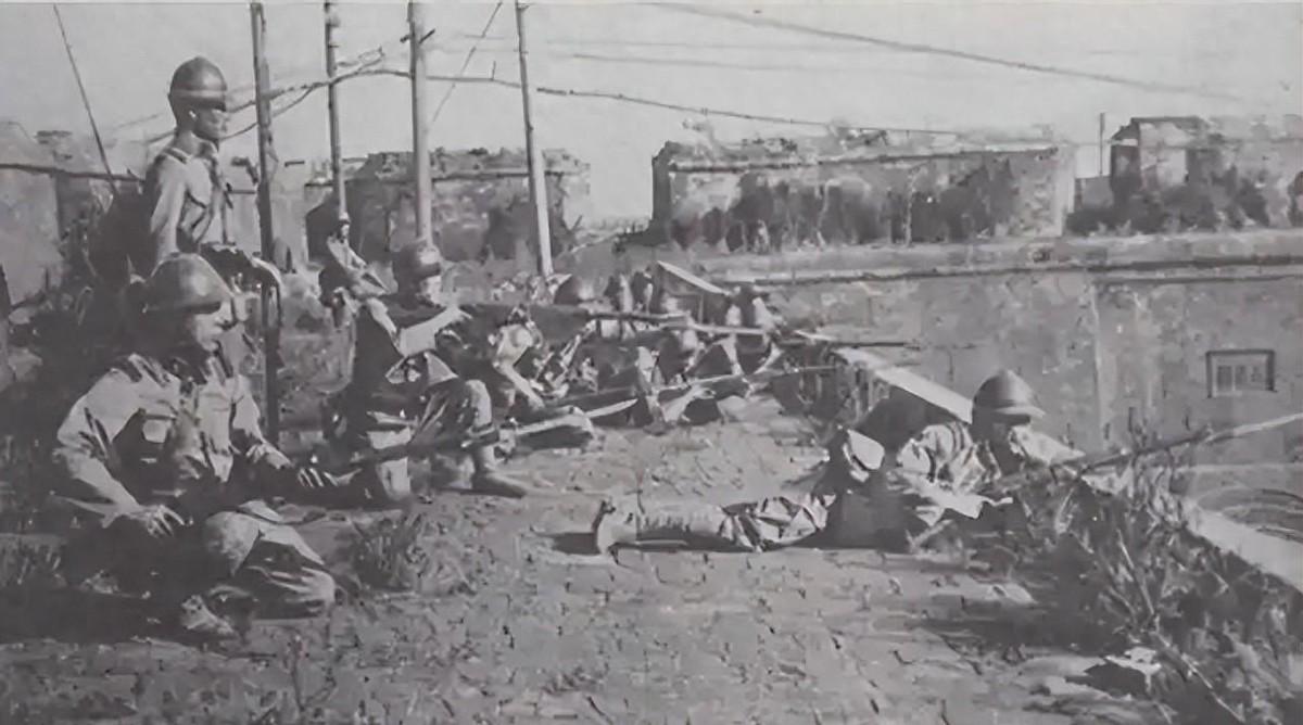 1948年军长命令处决副军长，副官却因副军长每日配枪苦无机会下手，如何是好？1