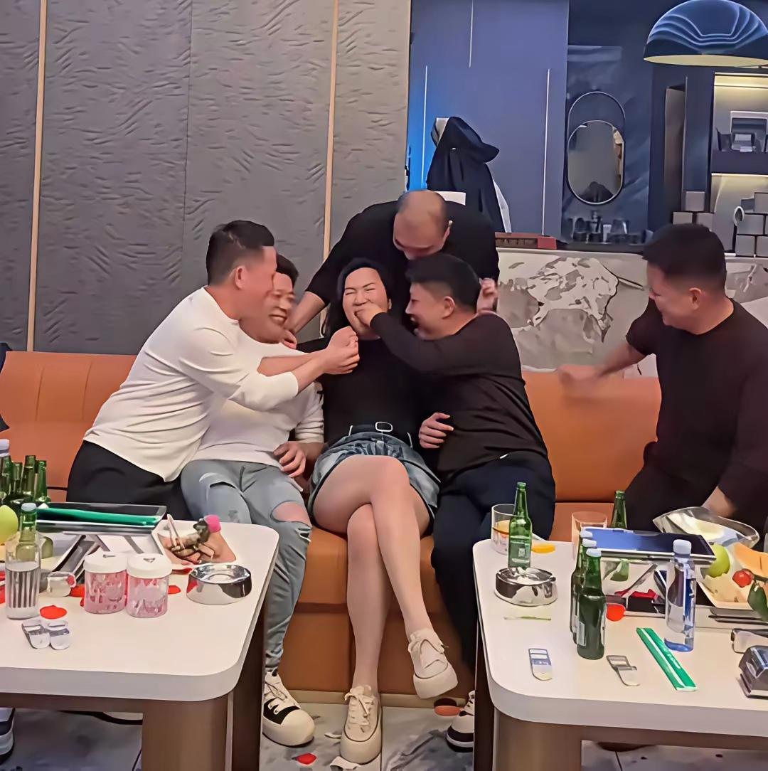 看到这个画您怎么想？是“友谊”的真实写照！