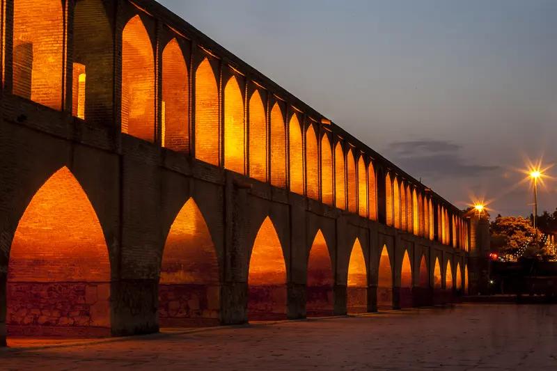 伊朗也开始信心爆棚了？宣称不排除打击美国本土。要知道，伊朗与美国相距上万公里，而