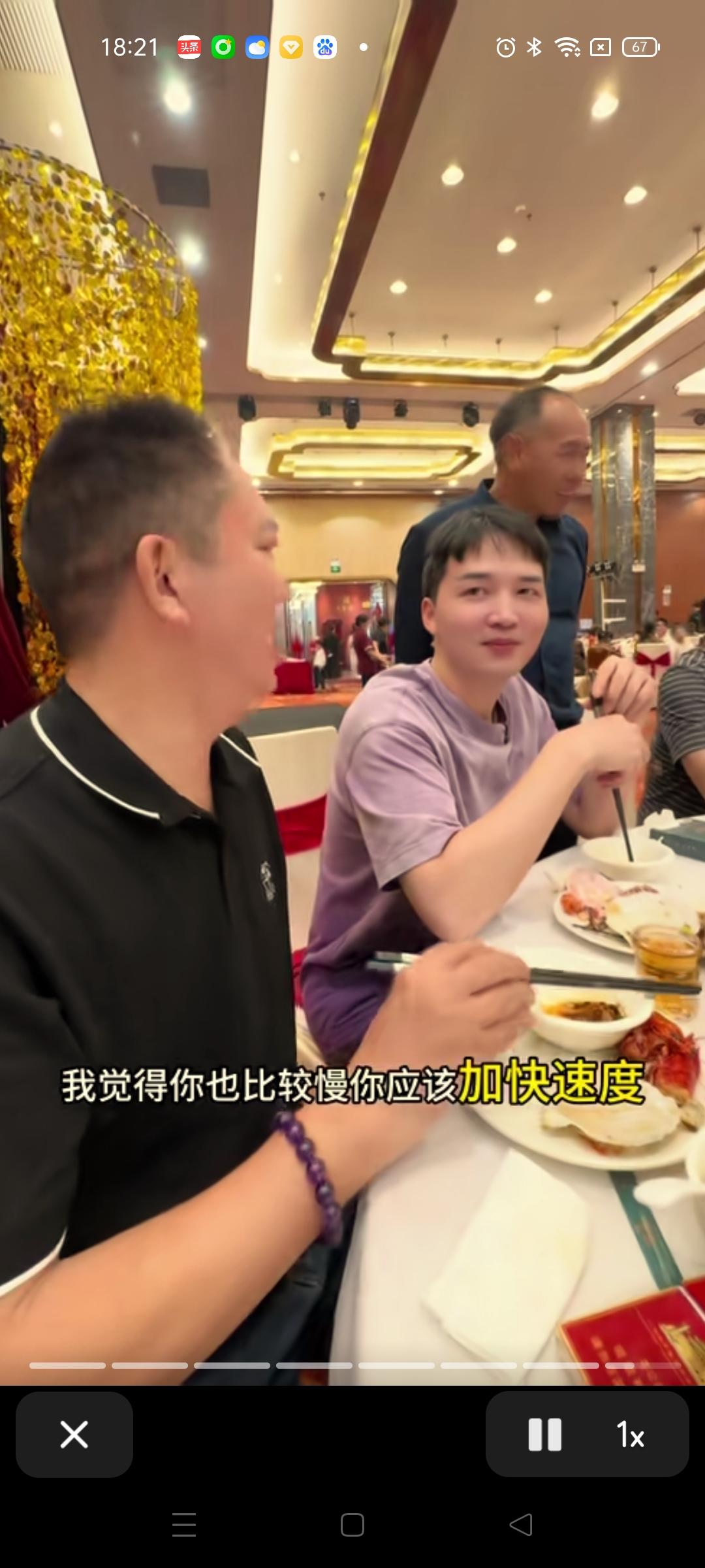 邓博全家去喝结婚喜酒，妹妹问哥哥有什么感受，哥哥说菜上的有点慢，这正是哥哥的情商