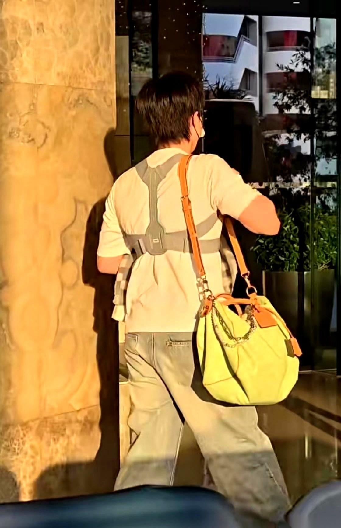 看到那张背影，突然就懂了为什么都叫他“热血笨蛋”。真的，太笨了。把自己搞得一