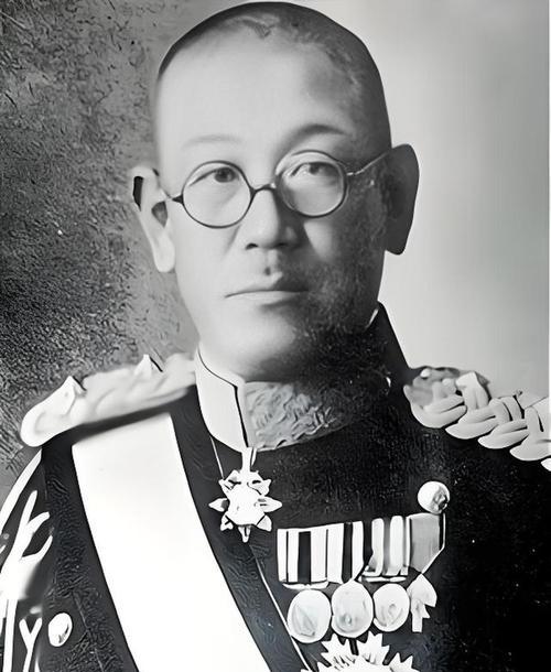 1938年，一个中国老兵发现日军阵地上，有个东西一闪一闪的，老兵毫不迟疑，对着那