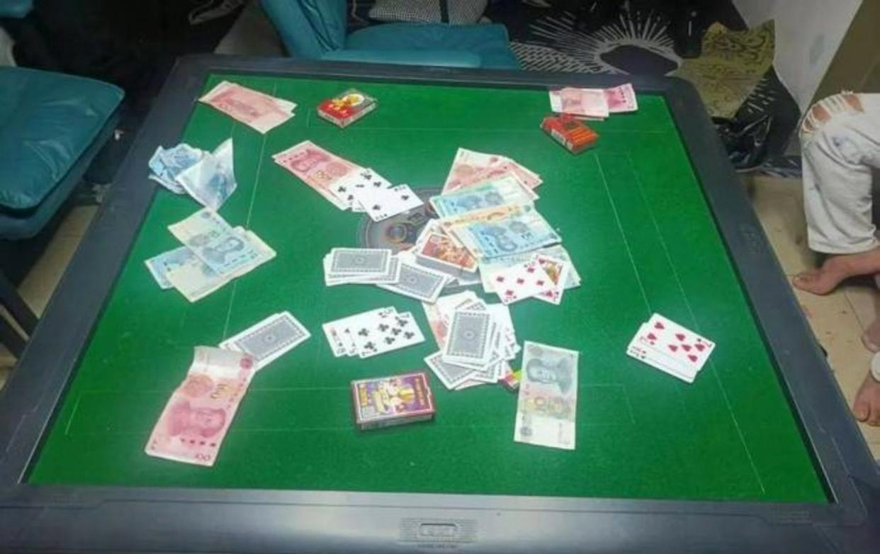 麻将千万别再打了，昨天我们小区麻将馆出了大事。一个50多岁的大叔，打到下午3点多