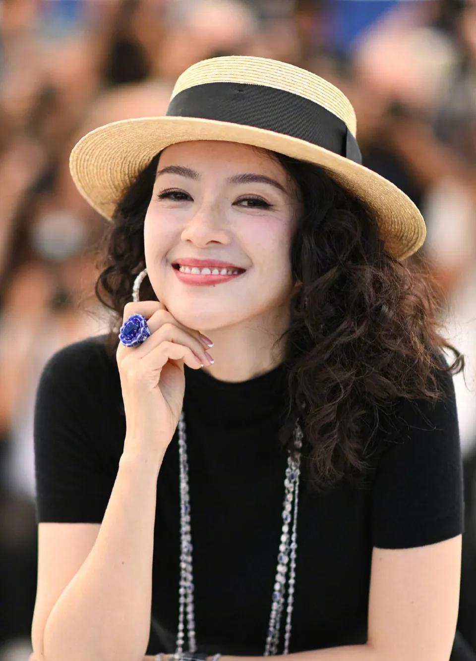 终于知道章子怡为什么能红这么久了她有一个成功具备的性格特点，不是好强不是努力