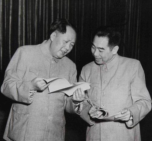 1948年，周总理看见毛主席一直在吃土豆丝，便突然问道：这葱爆羊肉，是不