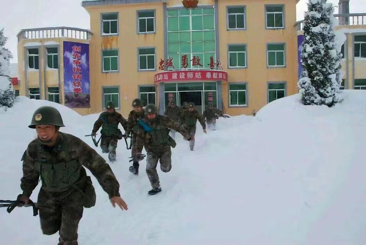 我想起来了,我不是废物,现实与社会磨灭不了我的意志.我曾是教员最忠诚的战士,是中