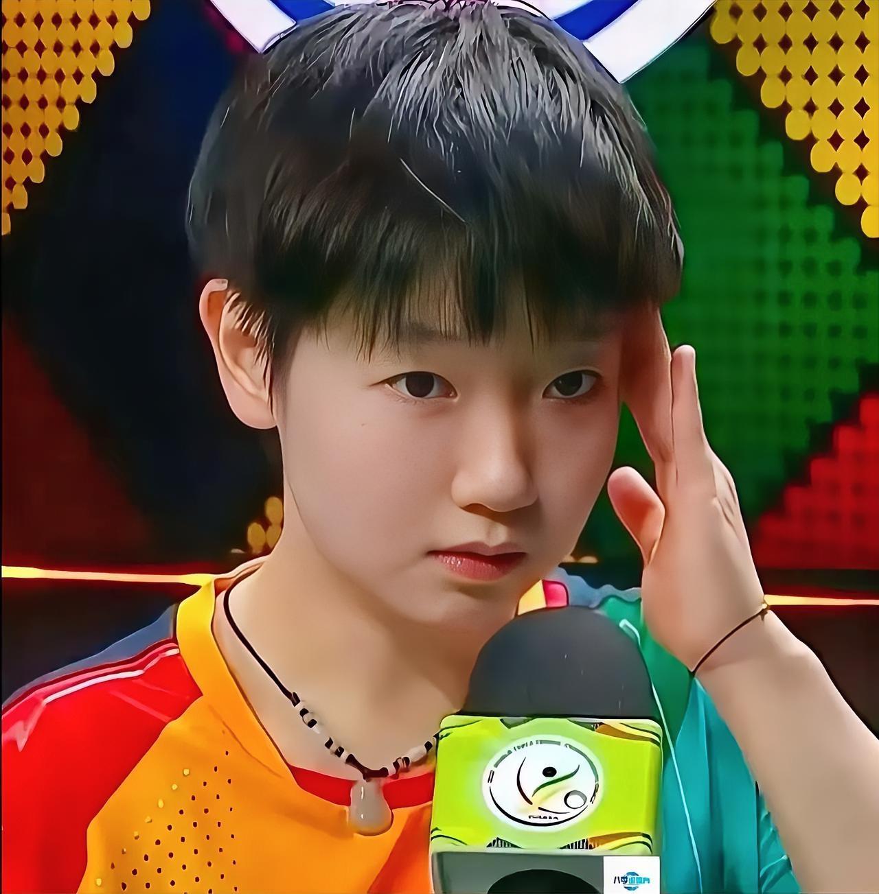 十七八岁在国乒的孙颖莎是什么样子的？朱文韬指导说：“她巨天真，笑点还低，都喜欢