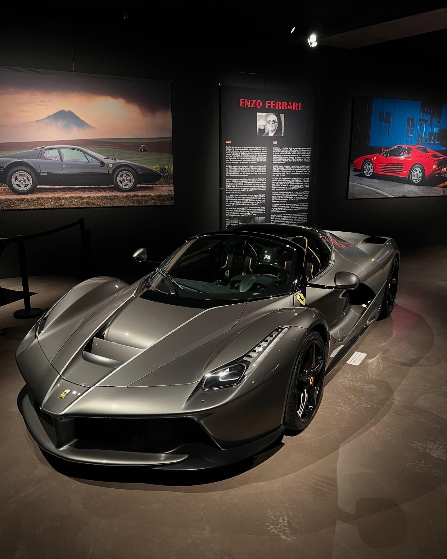 220019号法拉利LaferrariAperta，车身颜色为"Giri