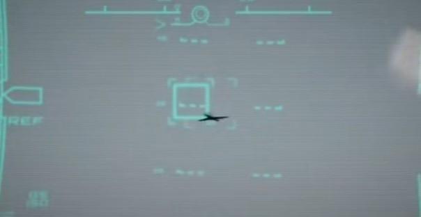 所谓的火控雷达照射，实际上就是机载雷达把波束收得死紧，对准你一架飞机不停地高精度