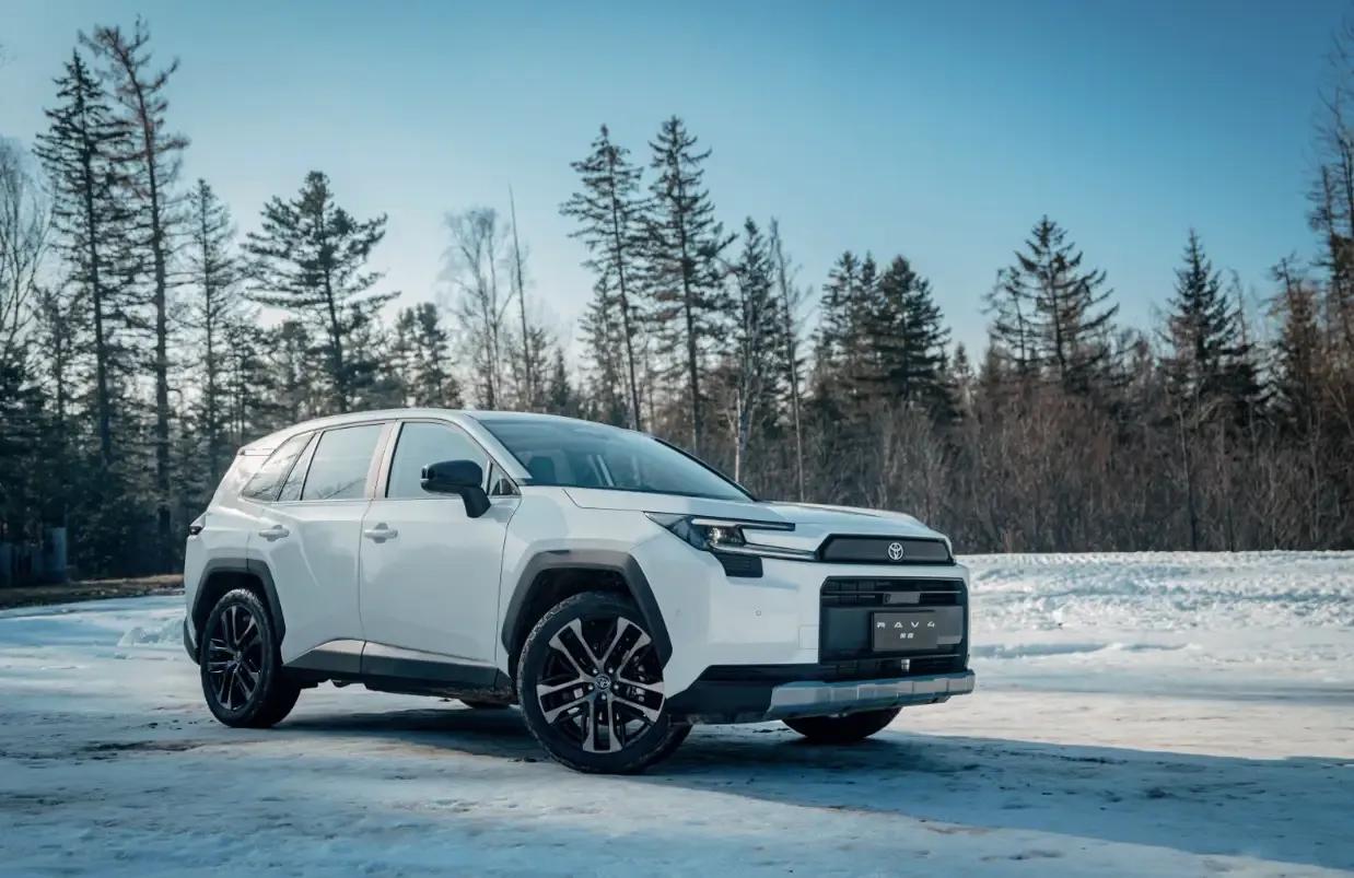 如果你在2月28日前下单全球第六代RAV4荣放不但售价给到了15.18万元起，还