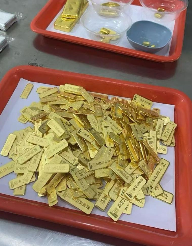 开年冲高后一路下滑，黄金彻底走出下跌通道。年初国际金价最高冲到5598美元