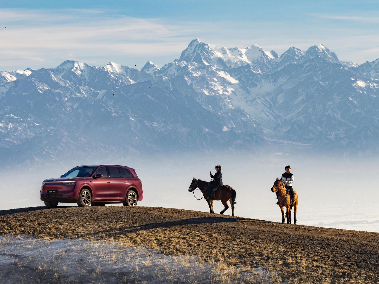 中国品牌凭何站稳高端？问界M8给出答案最新市场数据显示，在35-45万元这一核