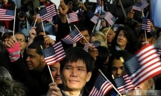 终于有人说透了！为什么美国富人打死不来中国，中国富人却挤破头要移民美国？说白了，