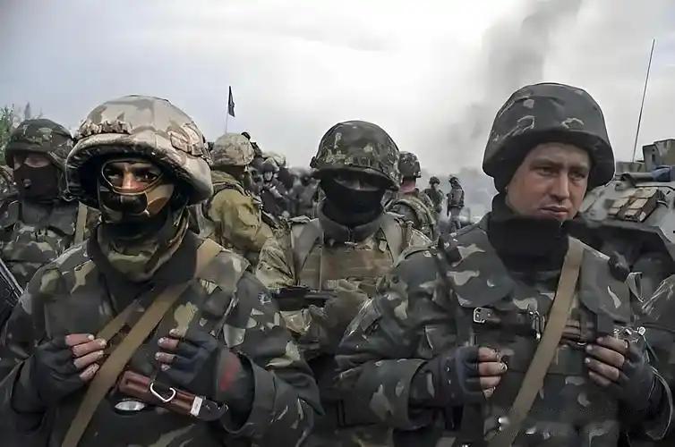 乌克兰士兵又开始主动送人头了。据外媒10月8日报道，俄军在布良斯克州谢夫斯克区挫