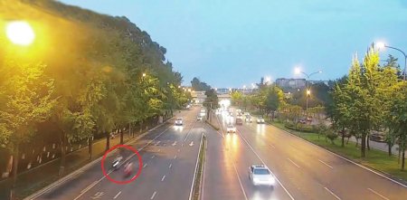 两男子“斗气”竞速 三环辅道时速飙到185公里