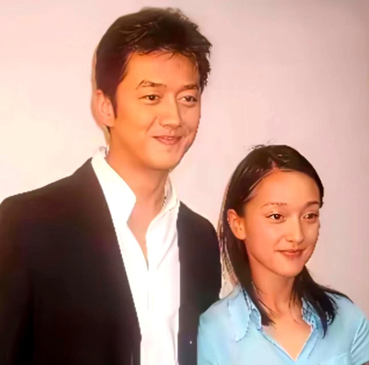 当年周迅对着镜头说：“我非他不嫁。”💔今天李亚鹏在直播间摇头：“那时候太