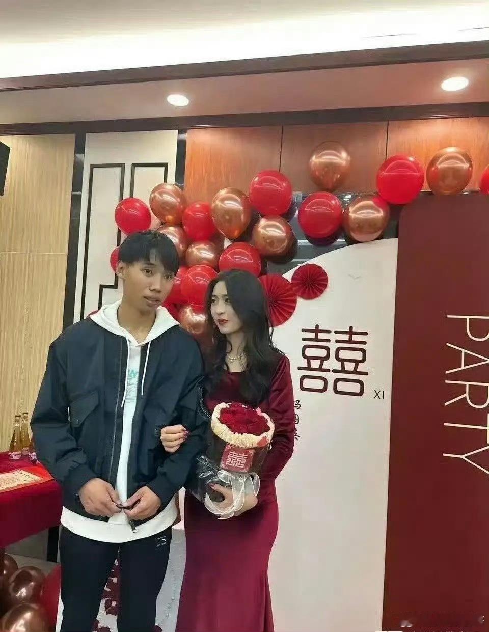 我都不知道我表哥怎么找到这么漂亮的女朋友….​​​
