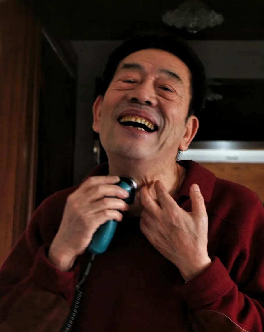 杨少华这一生，天崩开局，多半生都是逆水行舟，幸亏总有贵人相助。出生在北京的杨少