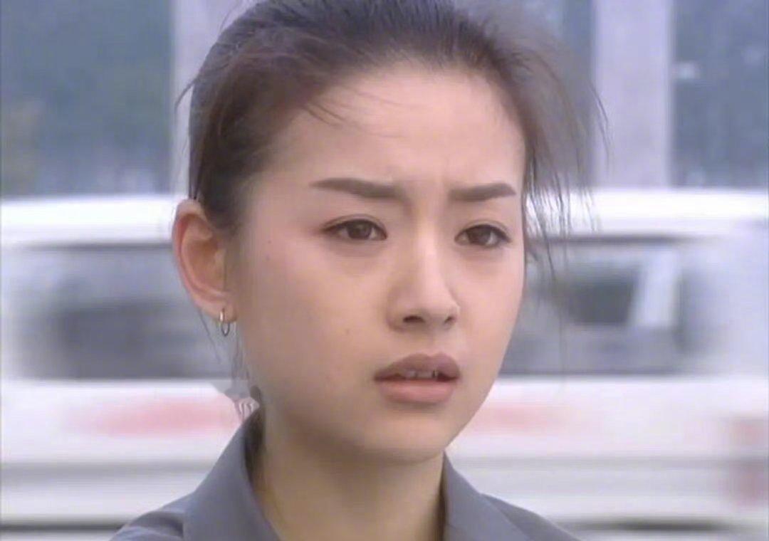 董洁的颜值真不是年龄能衡量的岁月从不败美人！不管是早年旧照还是现在素颜出镜，气