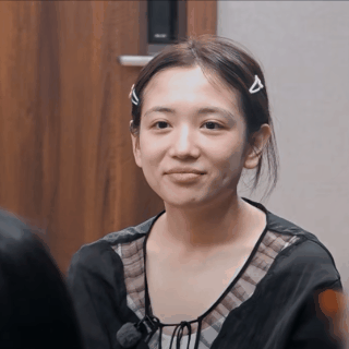 代露娃《我家那闺女》这段对话争议十足。当许馨文倾诉曾被友谊伤害，连一个同学群都没