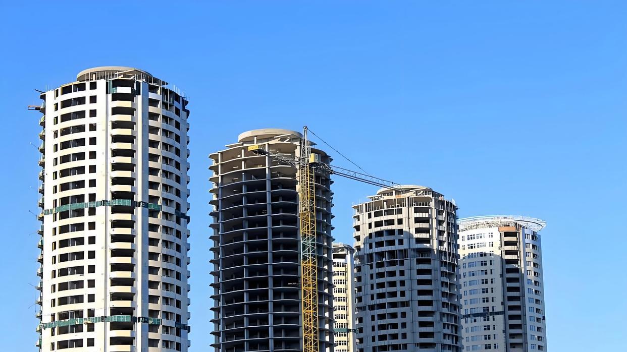 2025楼市拐点已至:降价潮下半年来袭,手握房产的你如何应对?