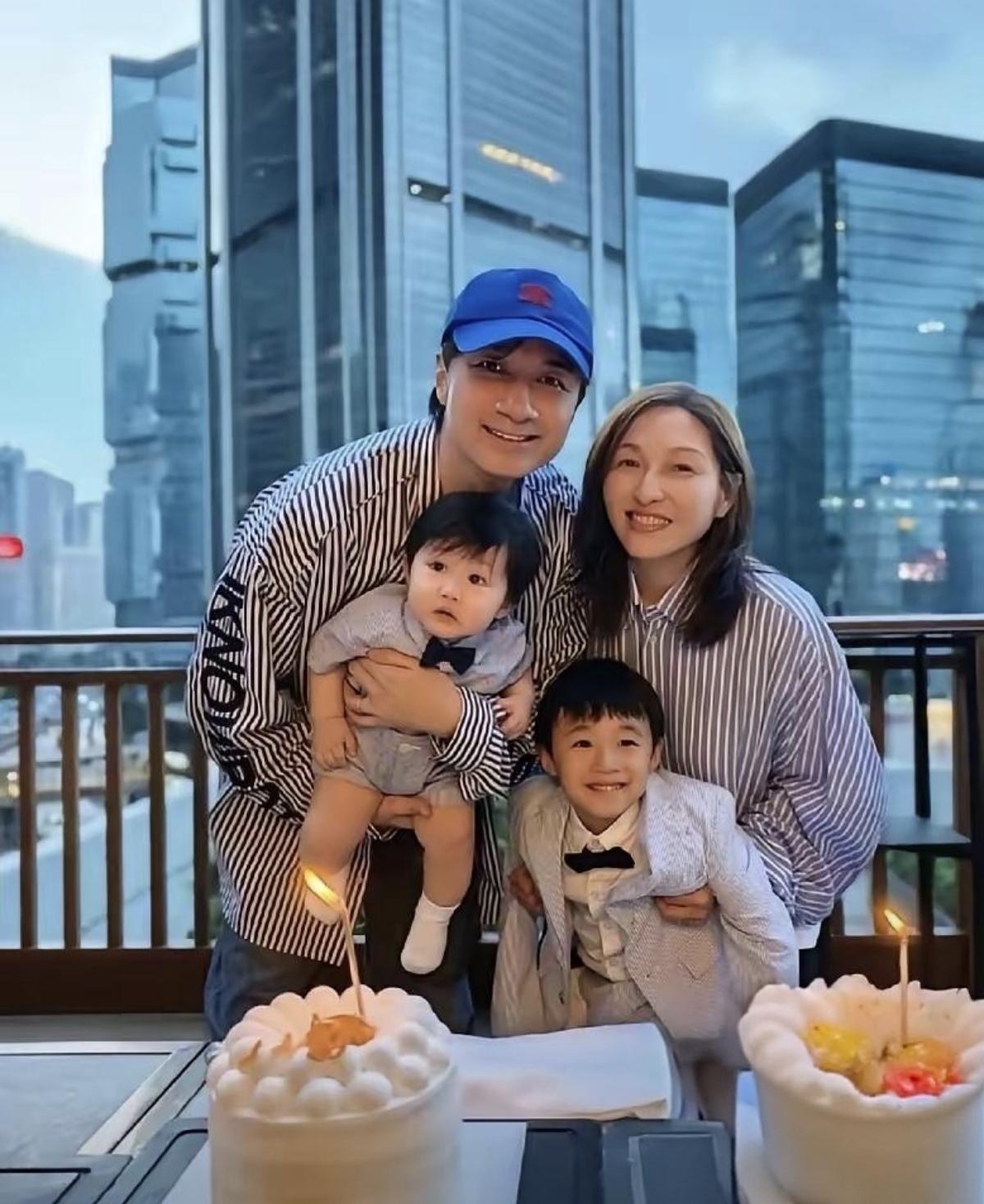 古巨基到底是哪里来的福气？妻子在2020年52岁给生了长子，今年57岁又给他添了