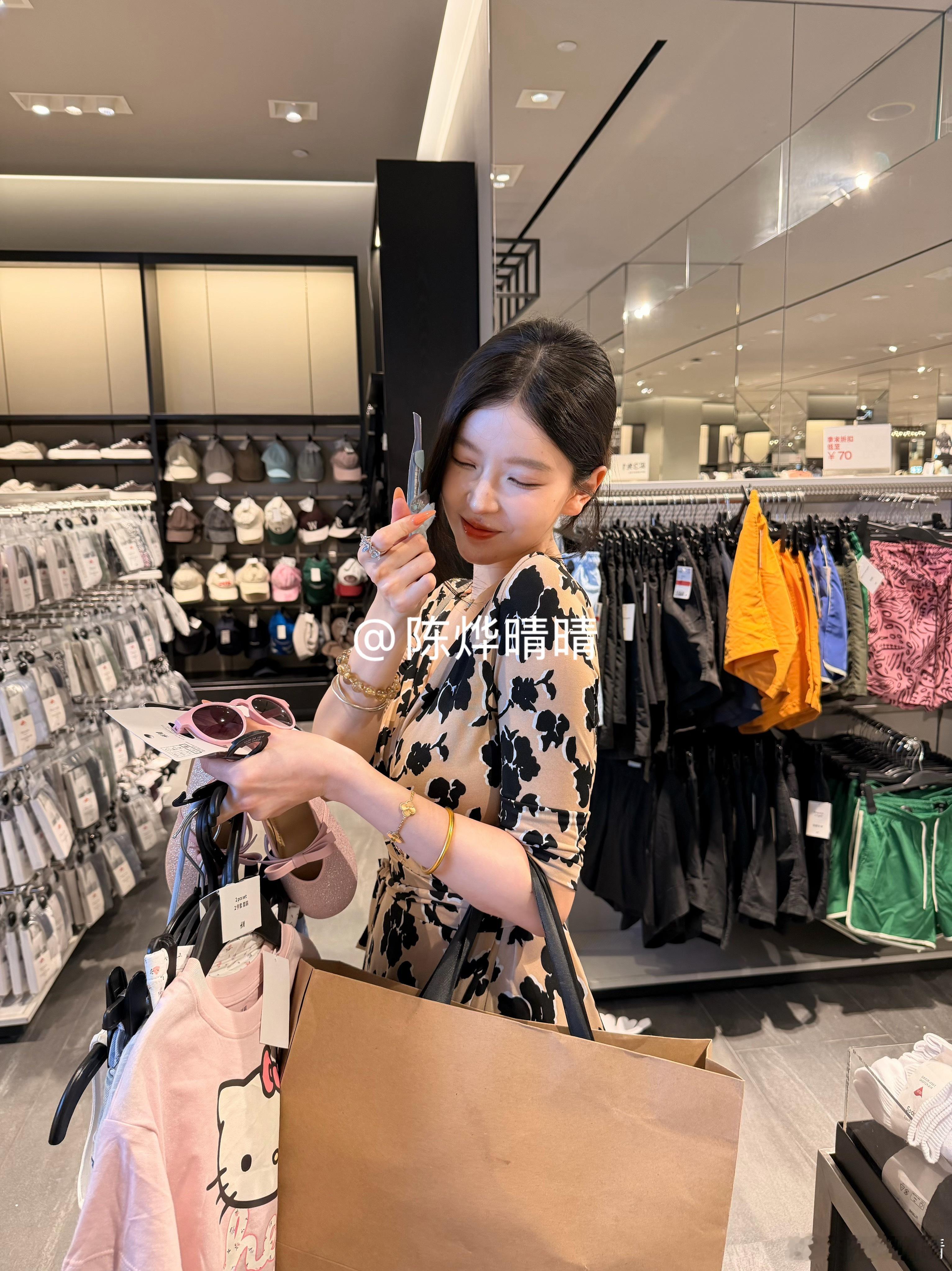 哎哟我天，这小孩儿衣服咋这么可爱啊