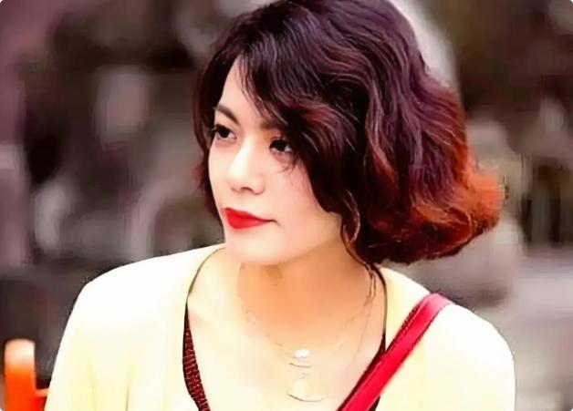 复旦大学陈果教授说："没有任何一个女人会在自己喜欢的男人面前表现的很强势，而强势