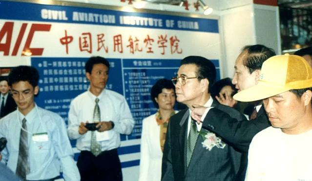 1996年11月5日，首届中国国际航空航天博览会在珠海开幕，国务院总理李鹏作为开