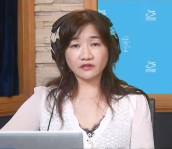 王浅秋在节目上爆料，昨天马英九基金会召开的临时董事会，只有马英九出席了，其余的懂