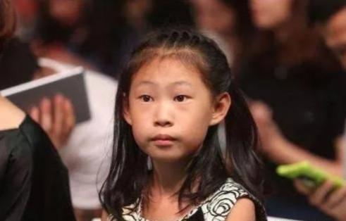 小沈阳的女儿，沈佳润，小时候被大家嘲笑长得丑，现在怎么样？一张厌世脸，满满的高级