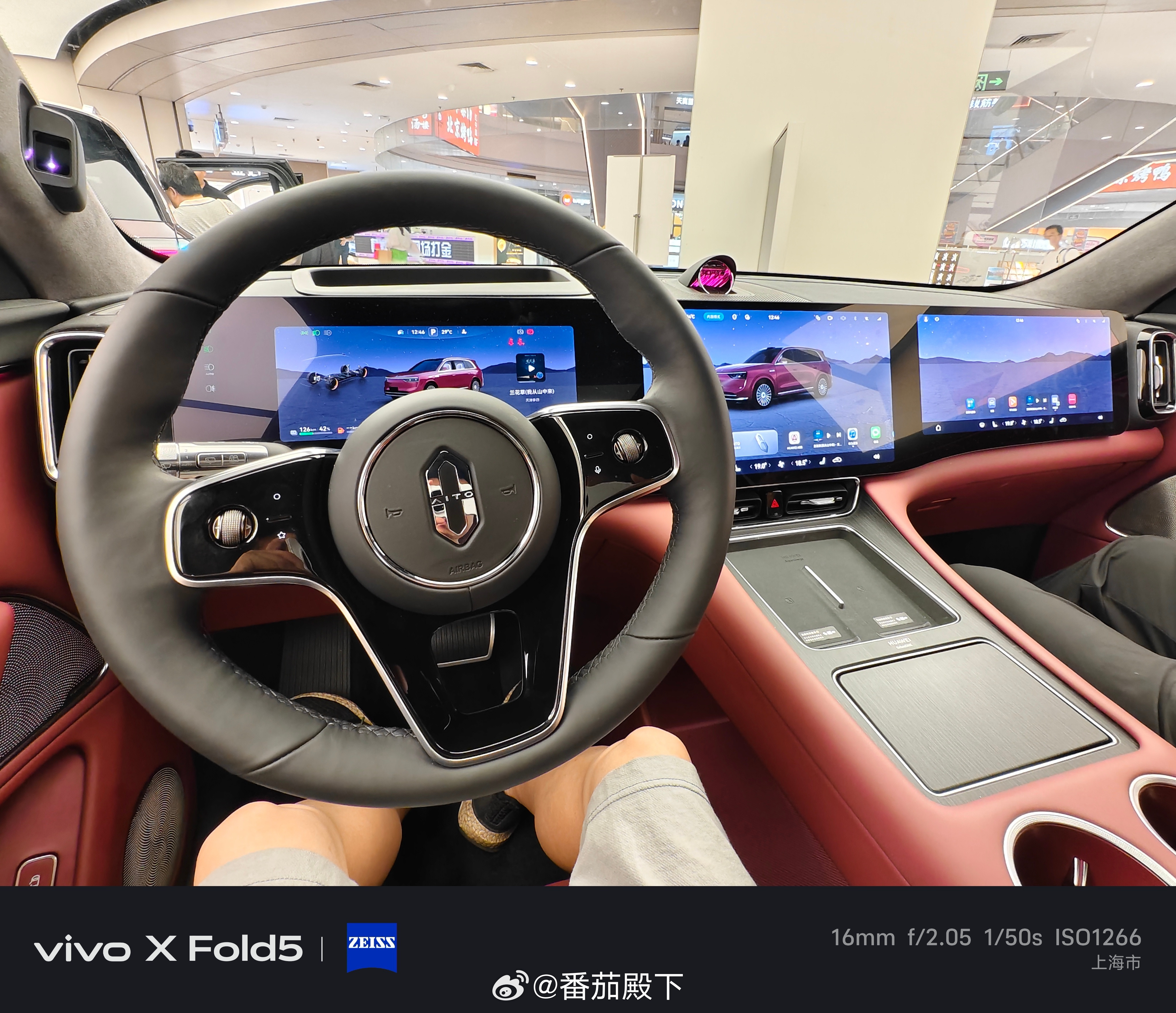 个人接受不了这种三连屏。但卖的那么牛逼……只能说各有所爱。[大笑][大笑][嘻嘻