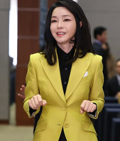 尹锡悦保不住金建希了。针对金建希的特检组成员已经就位了，有40名检察官。会针对金