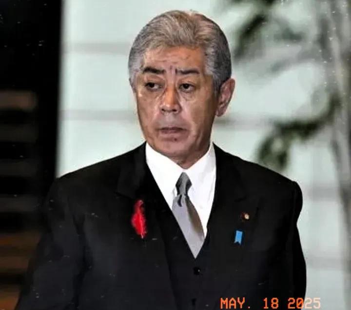 别再挑战中国的耐心，后果你敢想象吗81岁日本老头，驾驶飞机飞临钓鱼岛上空，日本