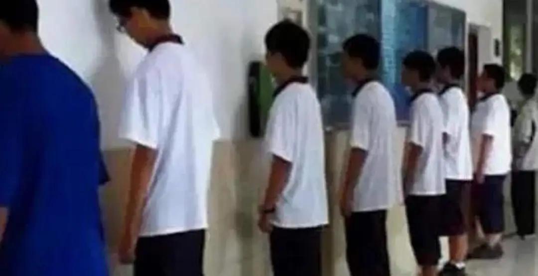 别假装教育专家了，我明确说明：对学生的“体罚”是必要的。你以为我在说什么？是不