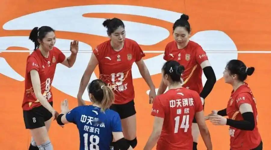 越南宁平银行女排不讲武德，昨晚在女排邀请赛对阵中国江苏女排半决赛中输球又输人。