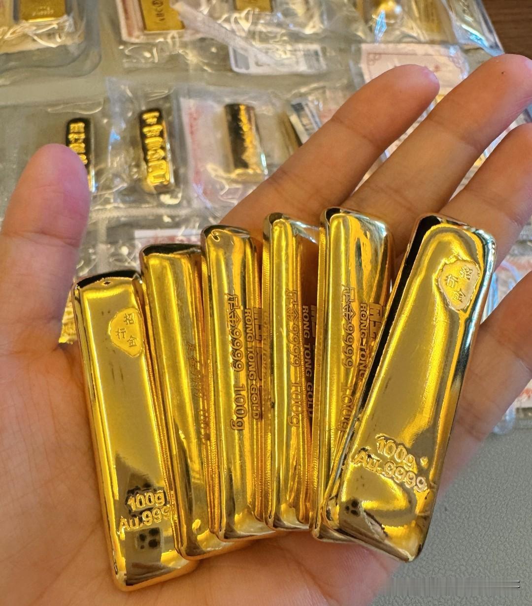 黄金历经千年依旧具备基础避险属性，乱世通胀、地缘动荡阶段，实物与现货黄金往往逆势