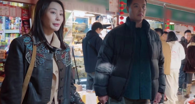 马頔在北京菜市场买了七八种香料结账时老板说229元，李纯没有任何犹豫的扫码付