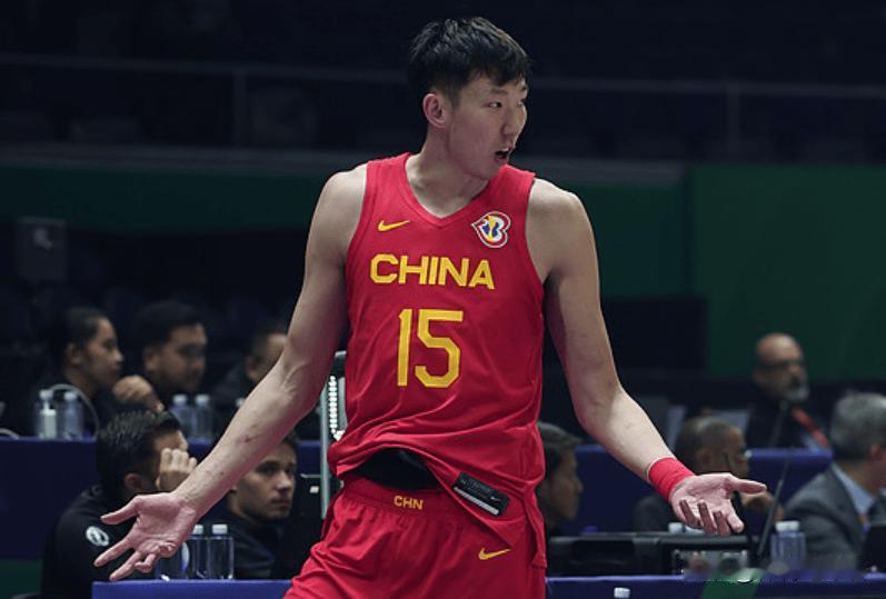 郭士强等来援兵！近期，青岛跟队记者杜金城发文表示：网传郭士强指导拒绝了周琦、徐