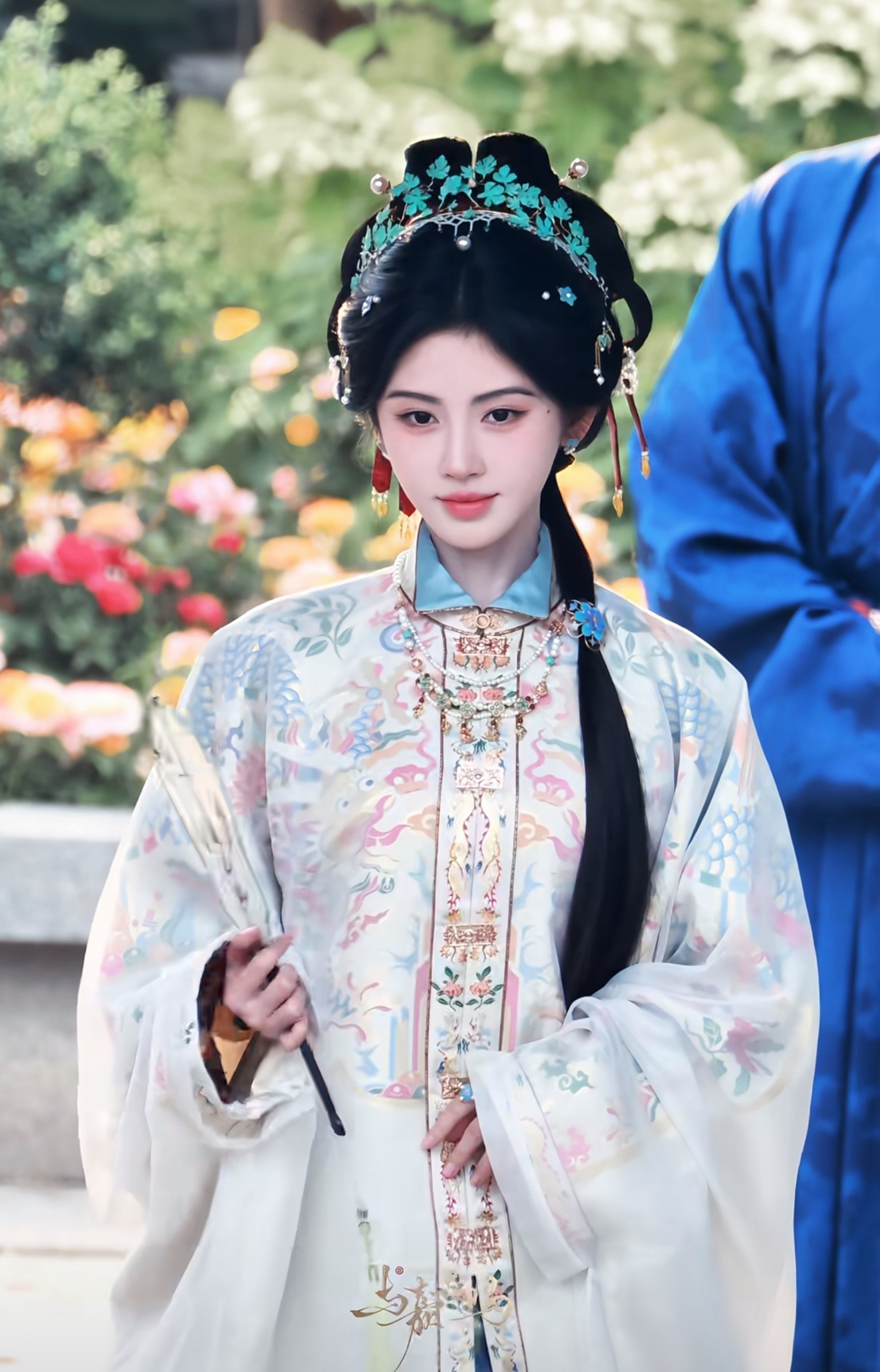 近期一些女明星古装路透…看多了花里胡哨，现在觉得素点更好看…