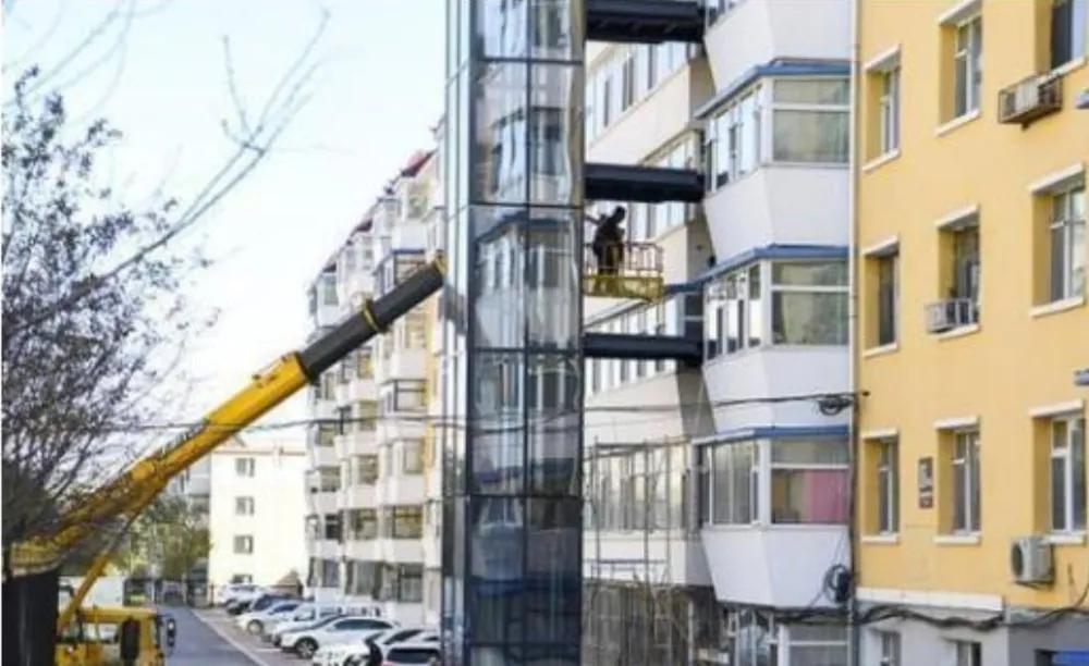 近段时间，旧楼加装电梯的话题，再度引发热议，这股风已经是刮到了八线小县城