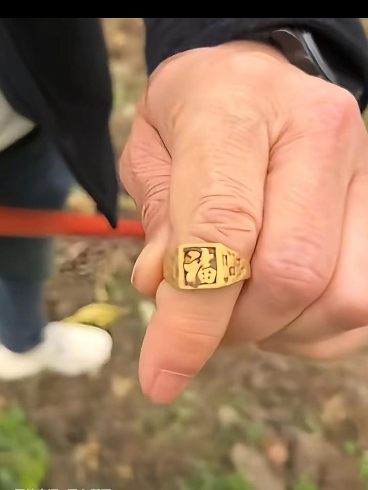 2026年2月23日，四川内江的刘女士，在整理老家菜园子时，无意中挖出已故母亲的