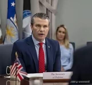 最近美国防长是真敢说啊，2026年开年就炸场，1月5日公然叫板中国，喊着“美国威