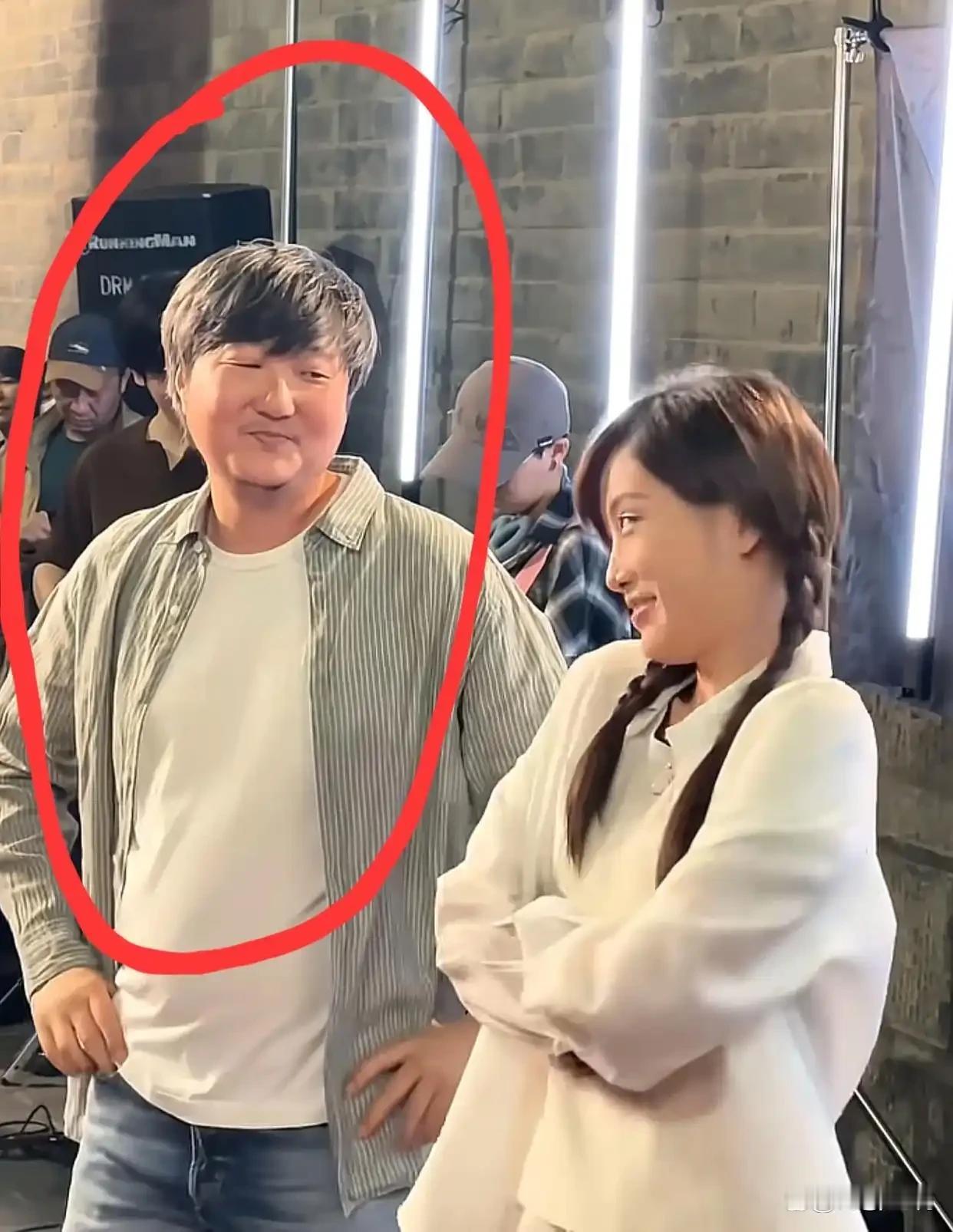 难怪女神董洁会爱上王大治！他不要太有才了！他和网红韩小九表演的一曲花衬衫和油泼面