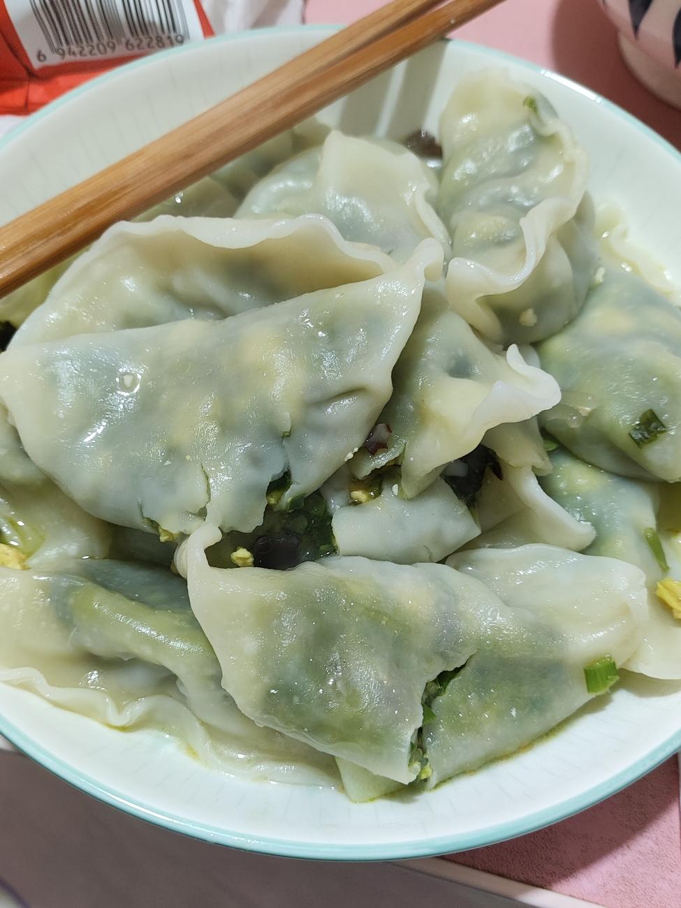 老公的弟弟每个月给我500块钱，换了我十几年的自由，这就是女人找穷人结婚的代价。