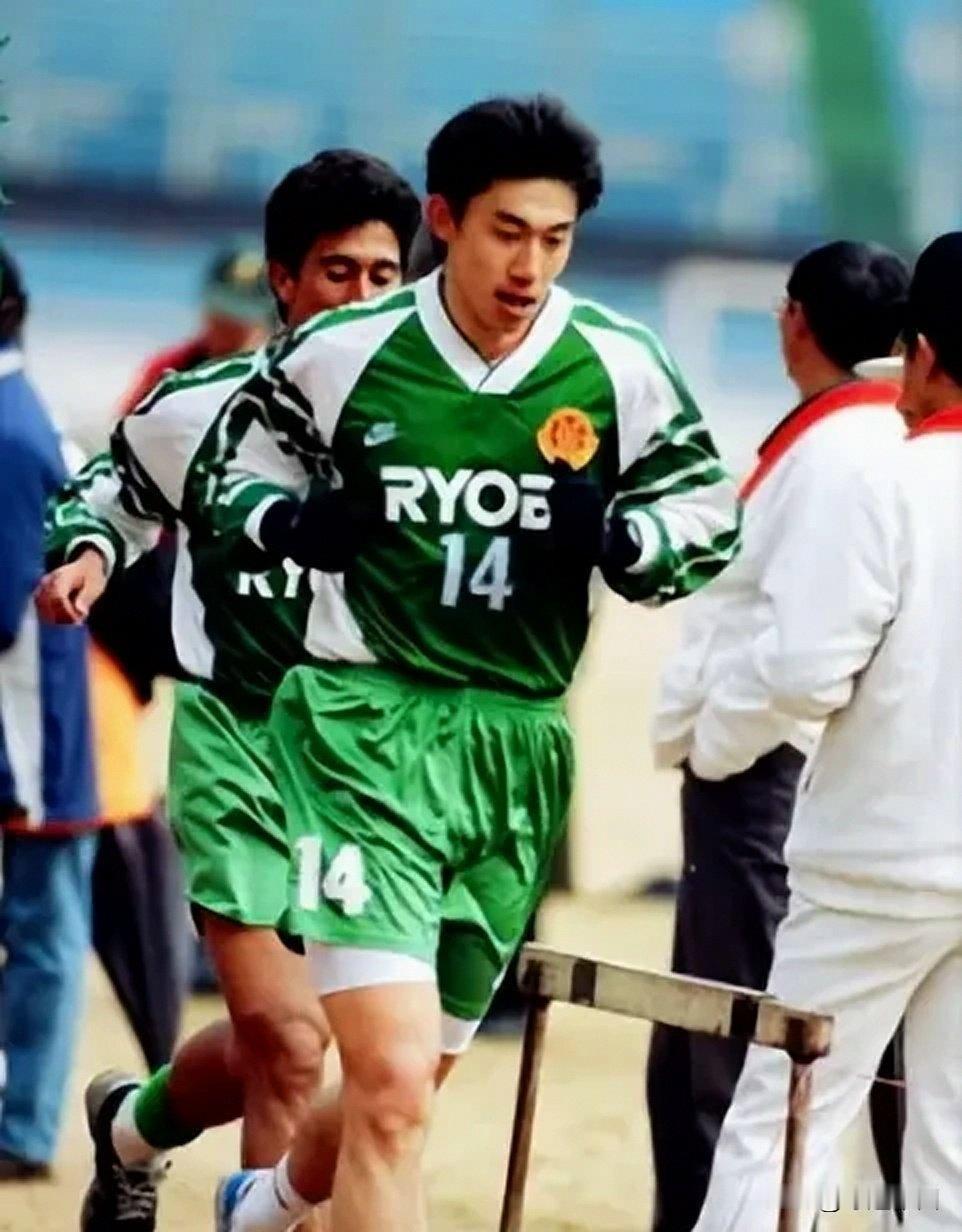 周宁：那天有记者本是来队里采访符宾的，找金志扬教练接洽后，却发现符宾不在宿舍，他