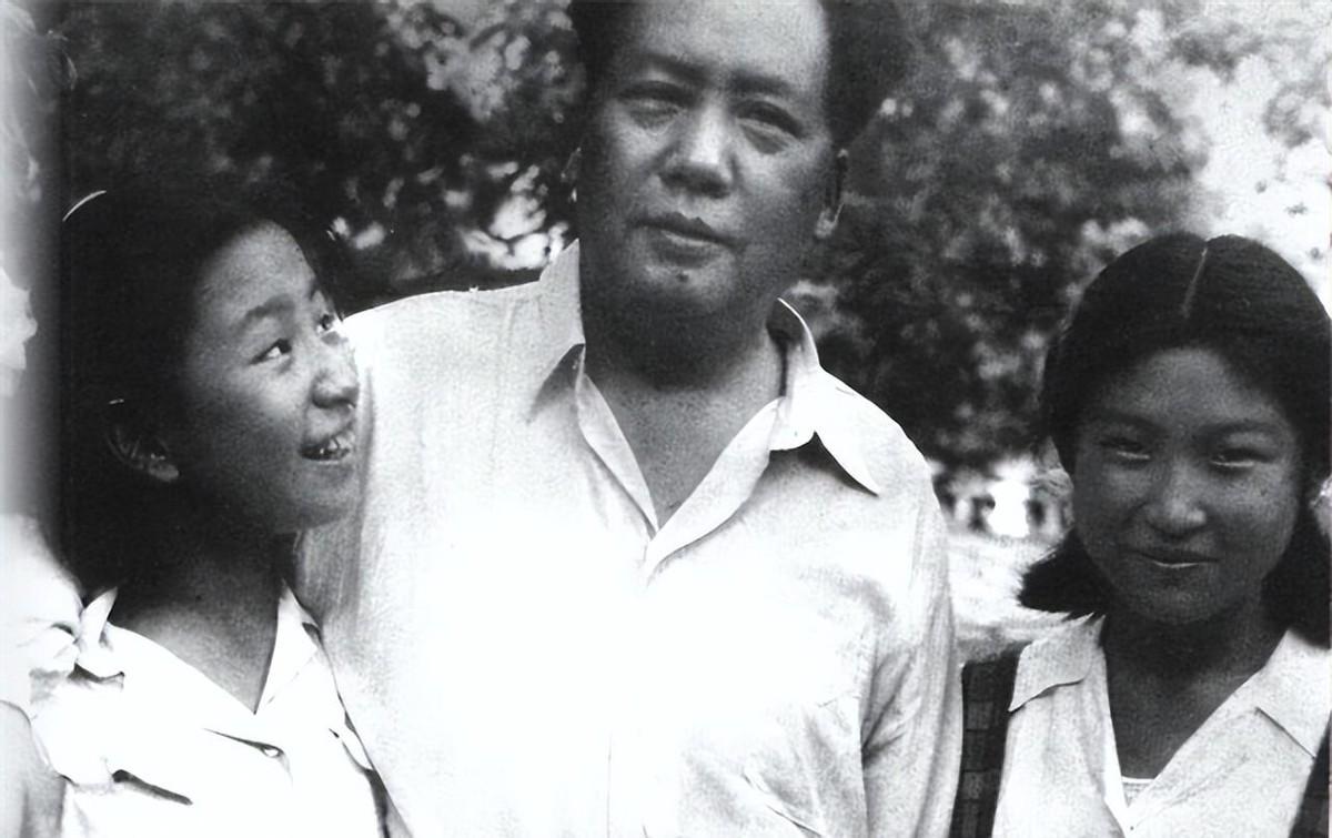李讷提及晚年与姐姐李敏的关系，盛赞姐姐有能力，两个孩子都非常有出息，令人称羡！